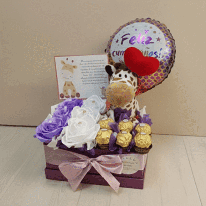 Cesta personalizada de peluches y rosas