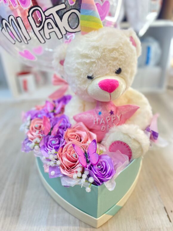 Cajita de rosas y peluche