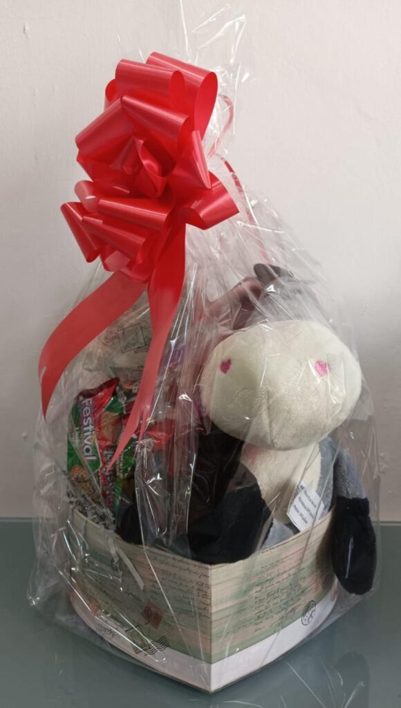 Cestas para regalo personalizadas para celebraciones - Imagen 3