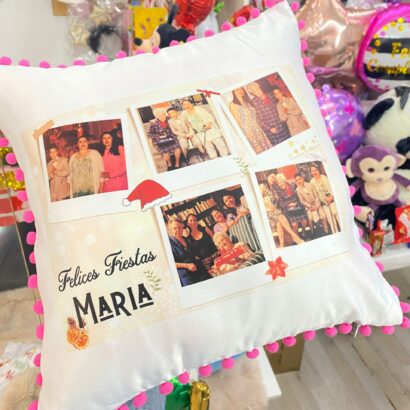 Cojín personalizado con diseño de bordes rosas