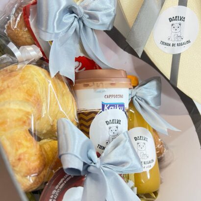 Cesta regalo "Desayuno con encanto"
