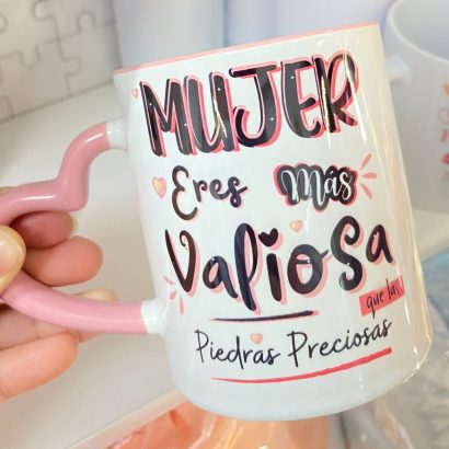 Sorprende románticamente