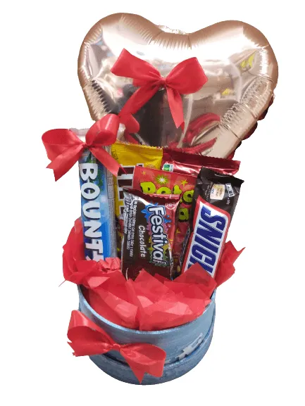Cesta de regalo con globos y dulces, regalos navideños
