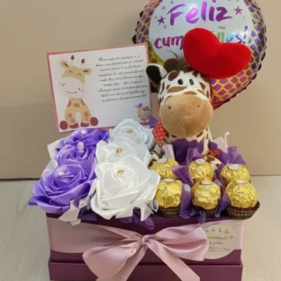 Cesta personalizada de peluches y rosas