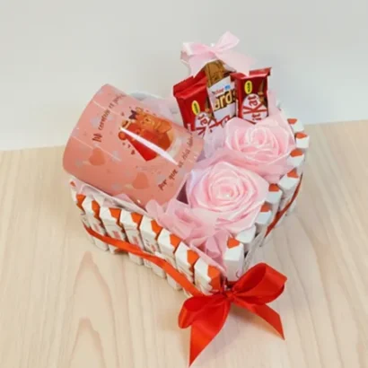 Corazón de kinder y taza de amor