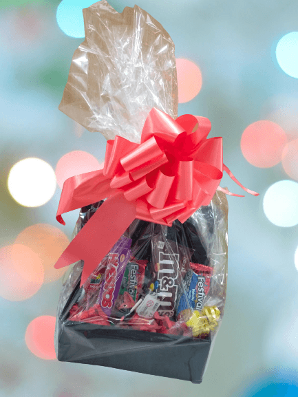Cesta de navidad con llavero de perrito