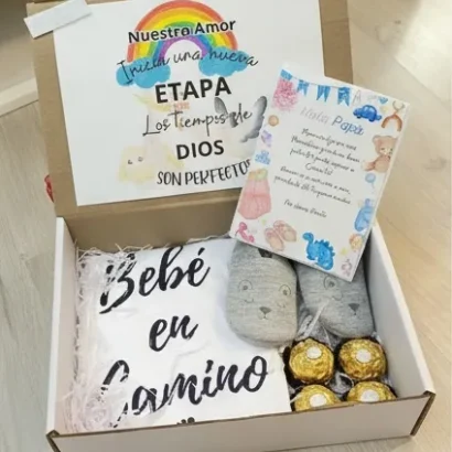 cajita bebé en camino personalizada hecha desde frente