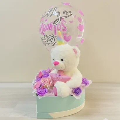 cajita de rosas con peluche romántico