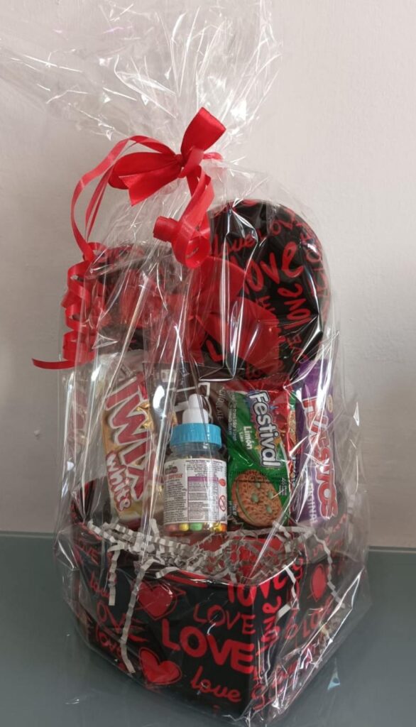 Cestas para regalo personalizadas para celebraciones - Imagen 2
