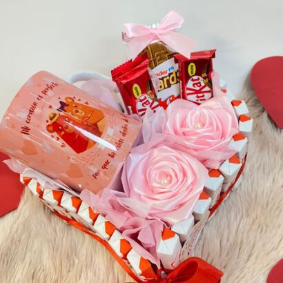 Corazón de kinder y taza de amor