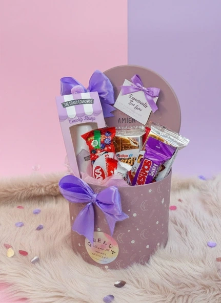 Regalo para amiga con perfume y chocolates con fondo morado