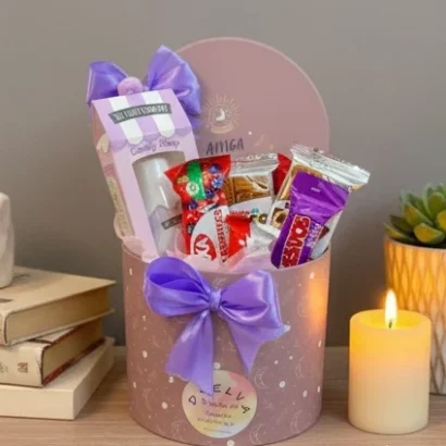 Regalo para amiga con perfume y chocolates con velitas