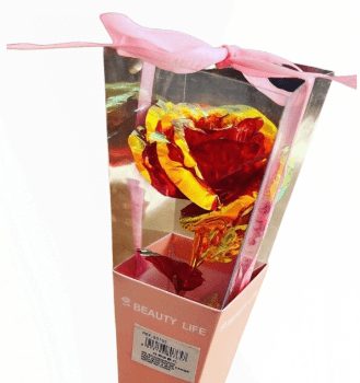 Rosas bicolores en caja triangular