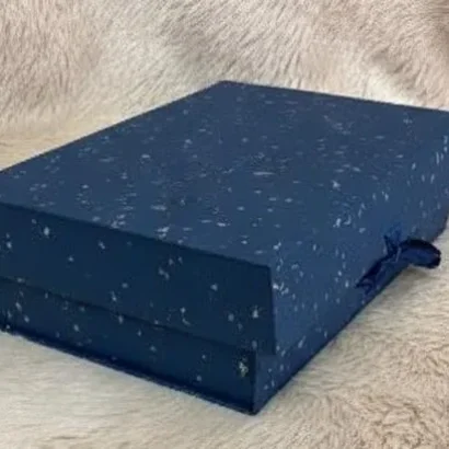 Elegante Caja de Regalo con Lazo de Satén