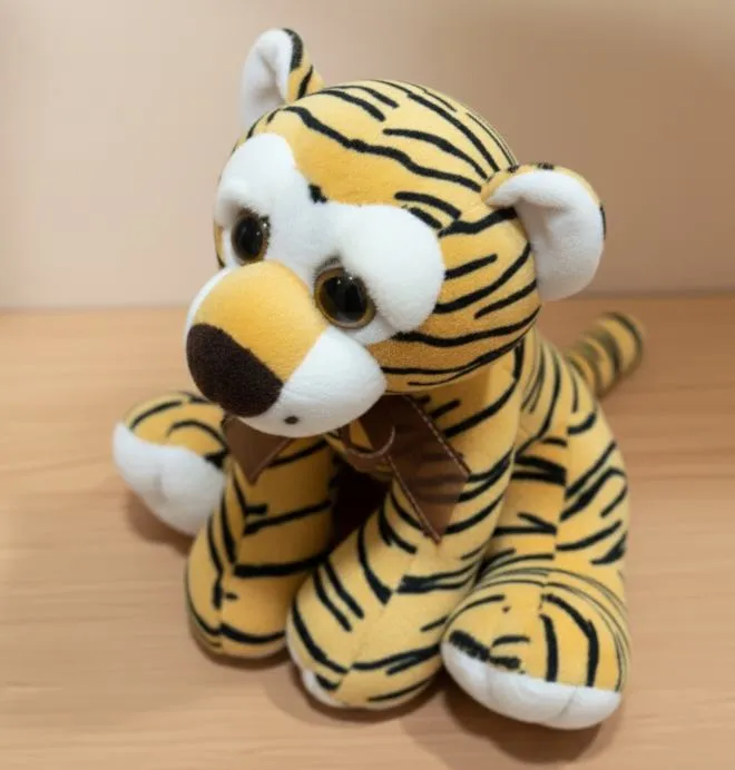 peluche tigre realista de felpa suave con lazo decorativo