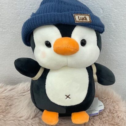 Peluche Pingüino Adorable con Gorro de Lana