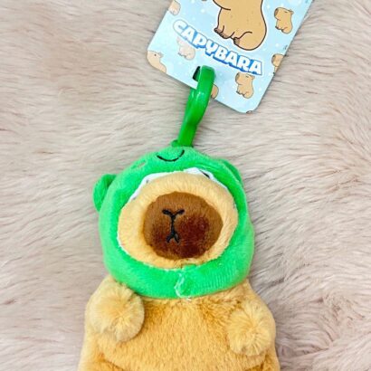 Llavero de peluche de kapibara con gorro kawai